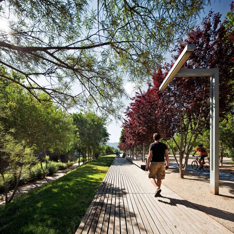 Ordenació del front urbà de Viladecans al delta del Llobregat