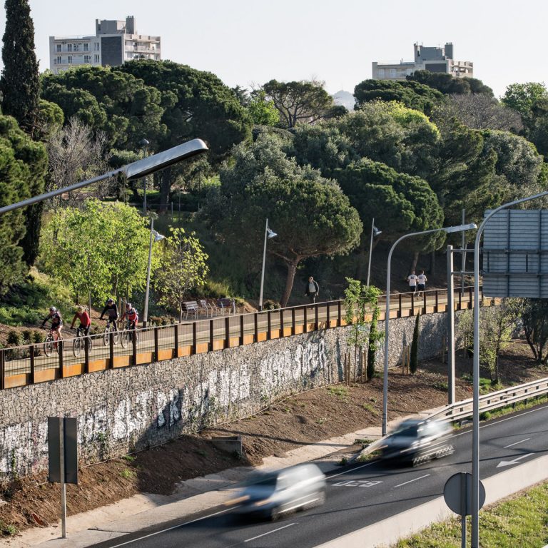 Article de Llàtzer Moix sobre el carril bici Barcelona-Esplugues en “La Vanguardia”.