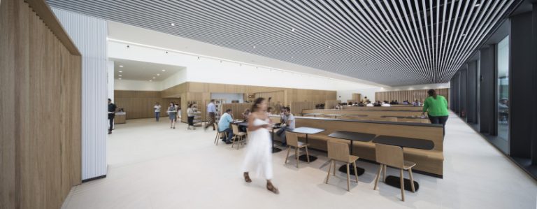 La nostra ampliació de la Seu Central a Arteixo, teló de fons de la felicitació de nadal d’Inditex.