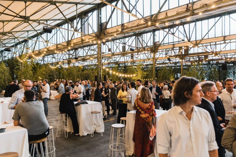 Un gran jardí a la fàbrica Mercedes per a celebrar els primers 40 anys de batlleiroig.