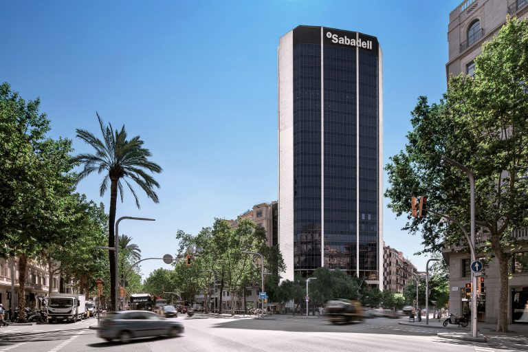 L’edifici d’oficines a la Diagonal 407 de Barcelona es converteix en “Diagonal Vertical”, un nou projecte impulsat per Hines i dissenyat per Batlleiroig.