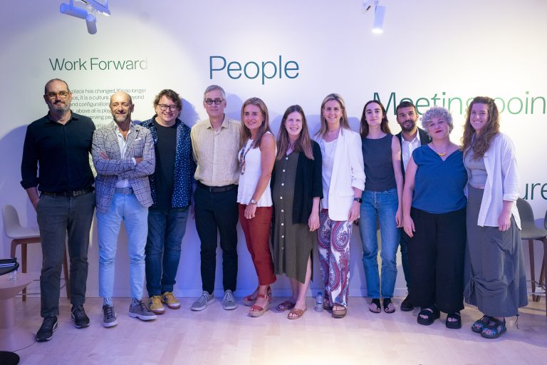 Maria Comas participa a la taula rodona sobre workspace a la presentació de l’informe “The New Habitat 25/26. Així canvien els espais que habitem. Oficines”.