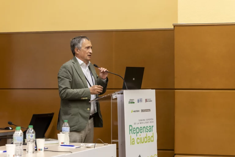 Enric Batlle va participar a la Jornada “Repensar la ciutat” a Alacant.
