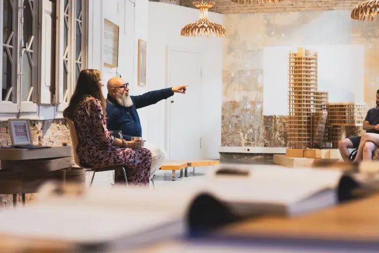 Joan Roig participa en la inauguració de l’exposició “Trames de la Memòria” a la Fundació Enric Miralles