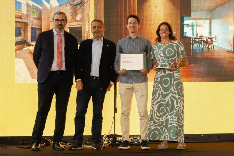 La casa TR80 guanya el Premi Catalunya Construcció 2025 en la categoria de rehabilitació energètica